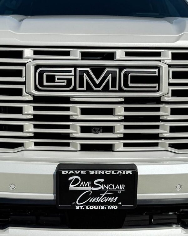 2025 GMC Yukon Denali - Image 5