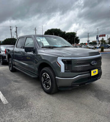 2023 FORD F150 LIGHTINING XLT