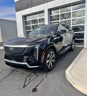 2025 Cadillac Escalade IQ · Luxury 1
