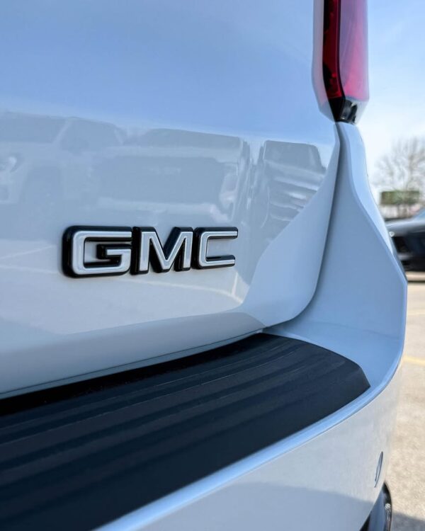 2025 GMC Yukon Denali - Image 6